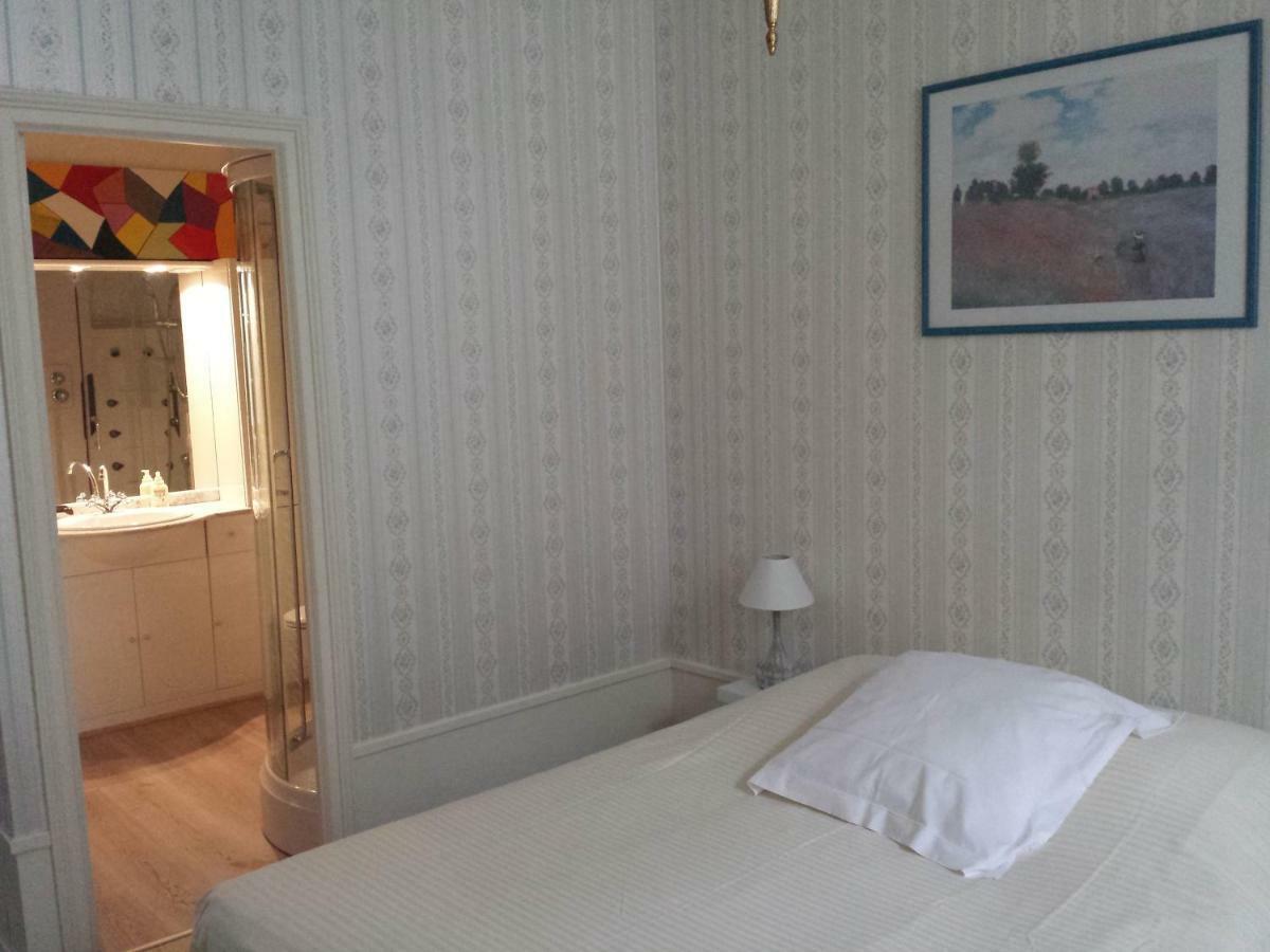 Le Domaine Des Bois Bed & Breakfast Mauze-Thouarsais Room photo